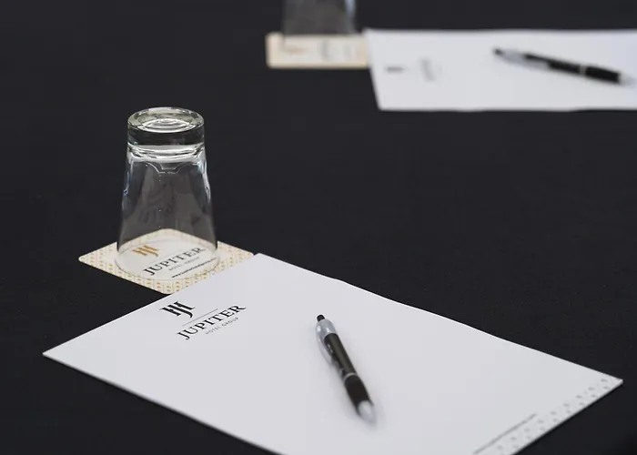 Jupiter - Rooftop & ホテル 4*